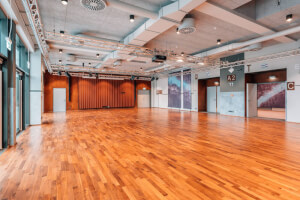 Leerer Veranstaltungsraum "Rheinblick" ohne Bestuhlung